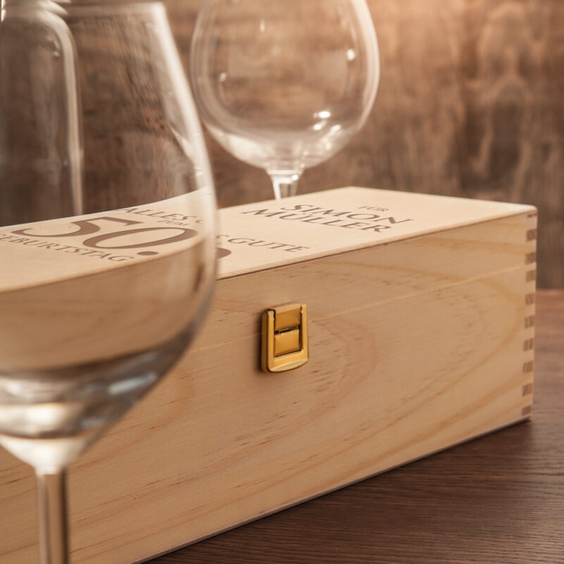 Bild von   weinkiste zum geburtstag perjpg | Individuelle 🎁 persönliche 🎁 personalisierte Geschenke bedruckt ▪ bestickt ▪ graviert