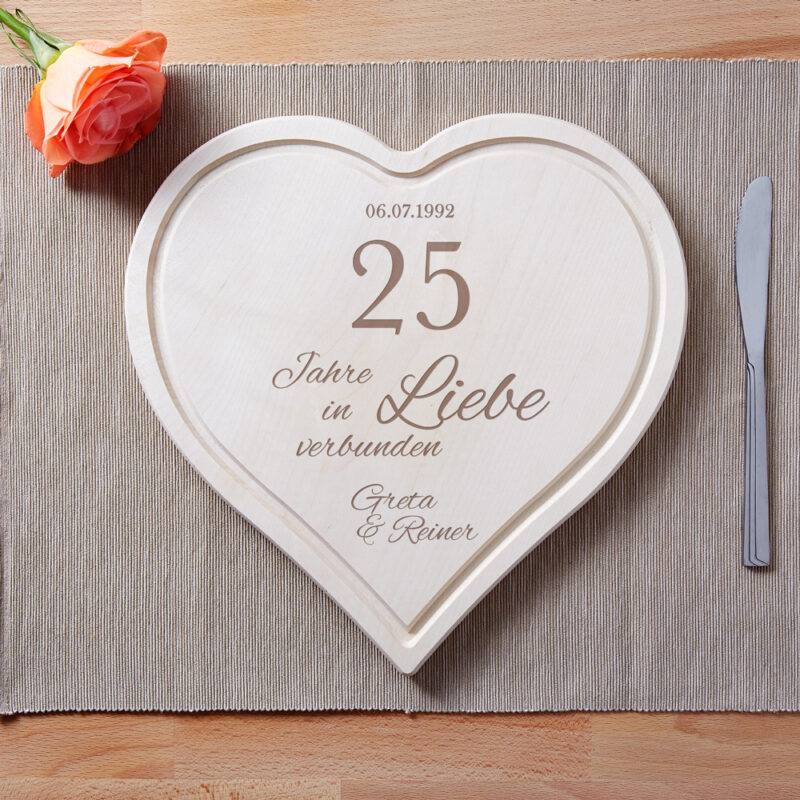 Bild von   herzbrett mit gravur in liebjpg | Individuelle 🎁 persönliche 🎁 personalisierte Geschenke bedruckt ▪ bestickt ▪ graviert