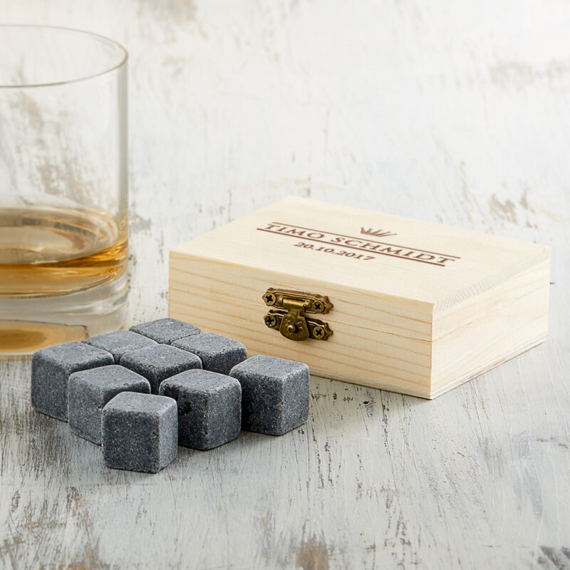 Bild von   whiskysteine in edler holzboxjpg | Individuelle 🎁 persönliche 🎁 personalisierte Geschenke bedruckt ▪ bestickt ▪ graviert