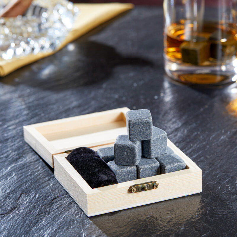 Bild von   whiskysteine in edler holzboxjpg | Individuelle 🎁 persönliche 🎁 personalisierte Geschenke bedruckt ▪ bestickt ▪ graviert