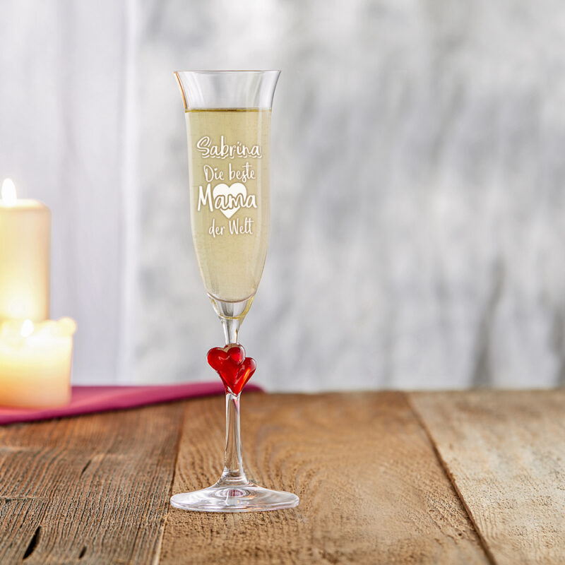 Bild von   sektglas mit gravur herz imjpg | Individuelle 🎁 persönliche 🎁 personalisierte Geschenke bedruckt ▪ bestickt ▪ graviert