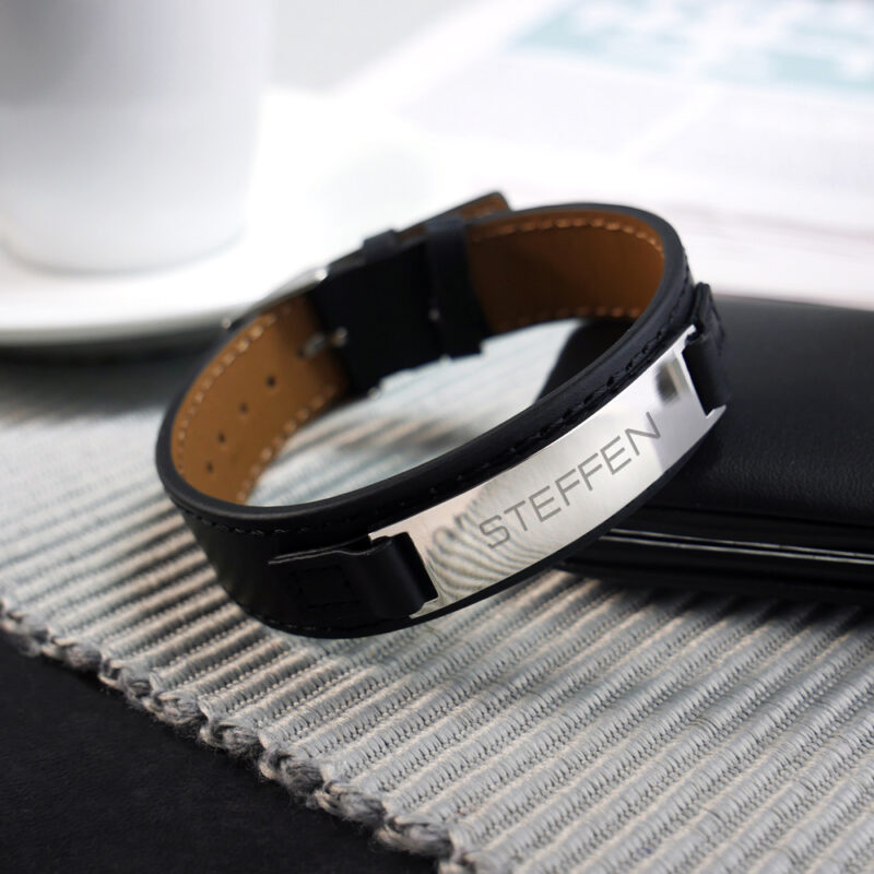 Bild von   schwarzes lederarmband mit grajpg | Individuelle 🎁 persönliche 🎁 personalisierte Geschenke bedruckt ▪ bestickt ▪ graviert