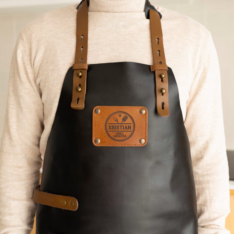 Bild von   grillschuerze leder schwarzjpg | Individuelle 🎁 persönliche 🎁 personalisierte Geschenke bedruckt ▪ bestickt ▪ graviert