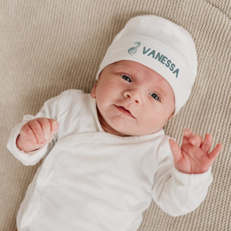 Bild von   babymuetze weissjpg | Individuelle 🎁 persönliche 🎁 personalisierte Geschenke bedruckt ▪ bestickt ▪ graviert
