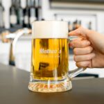 🖼️ 107665-1-bierkrug-mit-gravur-6-stueck.jpg | Individuelle 🎁 persönliche 🎁 personalisierte Geschenke bedruckt ▪ bestickt ▪ graviert Bild von bierkrug mit gravur stueckjpg | Individuelle 🎁 persönliche 🎁 personalisierte Geschenke bedruckt ▪ bestickt ▪ graviert