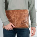 Bild von   laptoptasche leder braun jpg | Individuelle 🎁 persönliche 🎁 personalisierte Geschenke bedruckt ▪ bestickt ▪ graviert