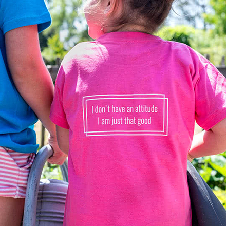 Bild von   kinder t shirt pink rueckseitejpg | Individuelle 🎁 persönliche 🎁 personalisierte Geschenke bedruckt ▪ bestickt ▪ graviert