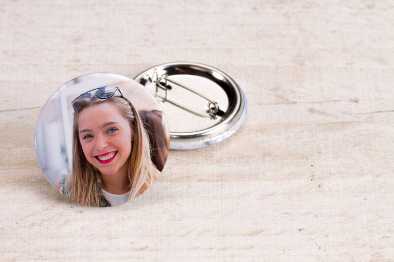 Bild von   gastgeschenke button mit fotjpg | Individuelle 🎁 persönliche 🎁 personalisierte Geschenke bedruckt ▪ bestickt ▪ graviert