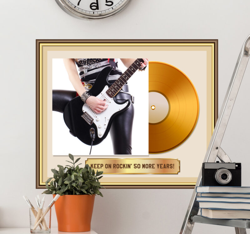 Bild von   goldene schallplatte mit namenjpg | Individuelle 🎁 persönliche 🎁 personalisierte Geschenke bedruckt ▪ bestickt ▪ graviert