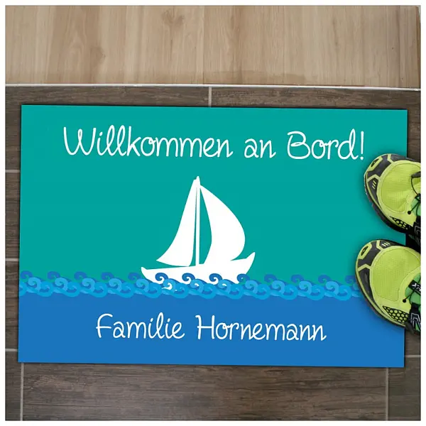Bild von   maritime fussmatte boot mit ihjpg | Individuelle 🎁 persönliche 🎁 personalisierte Geschenke bedruckt ▪ bestickt ▪ graviert