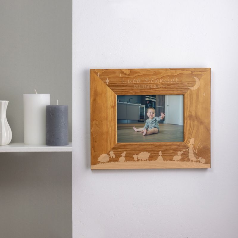 Bild von   bilderrahmen aus holz mit gravjpg | Individuelle 🎁 persönliche 🎁 personalisierte Geschenke bedruckt ▪ bestickt ▪ graviert
