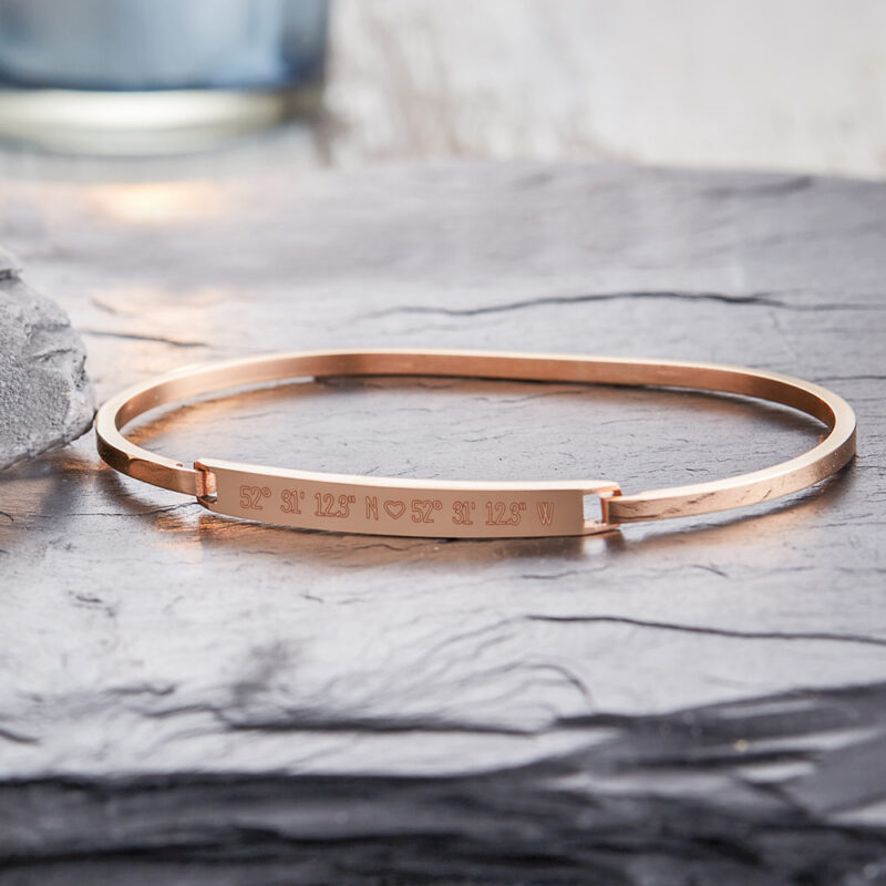 Bild von   armreif mit gravur geokoordijpg | Individuelle 🎁 persönliche 🎁 personalisierte Geschenke bedruckt ▪ bestickt ▪ graviert