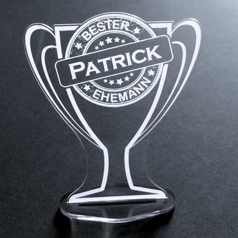 Bild von   acryl pokal mit namensgravur bjpg | Individuelle 🎁 persönliche 🎁 personalisierte Geschenke bedruckt ▪ bestickt ▪ graviert