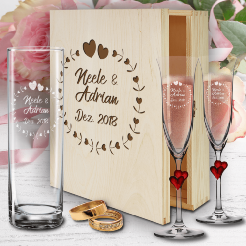personalisierte Holzbox zur Hochzeit mit Sektgläsern Herzen rot...