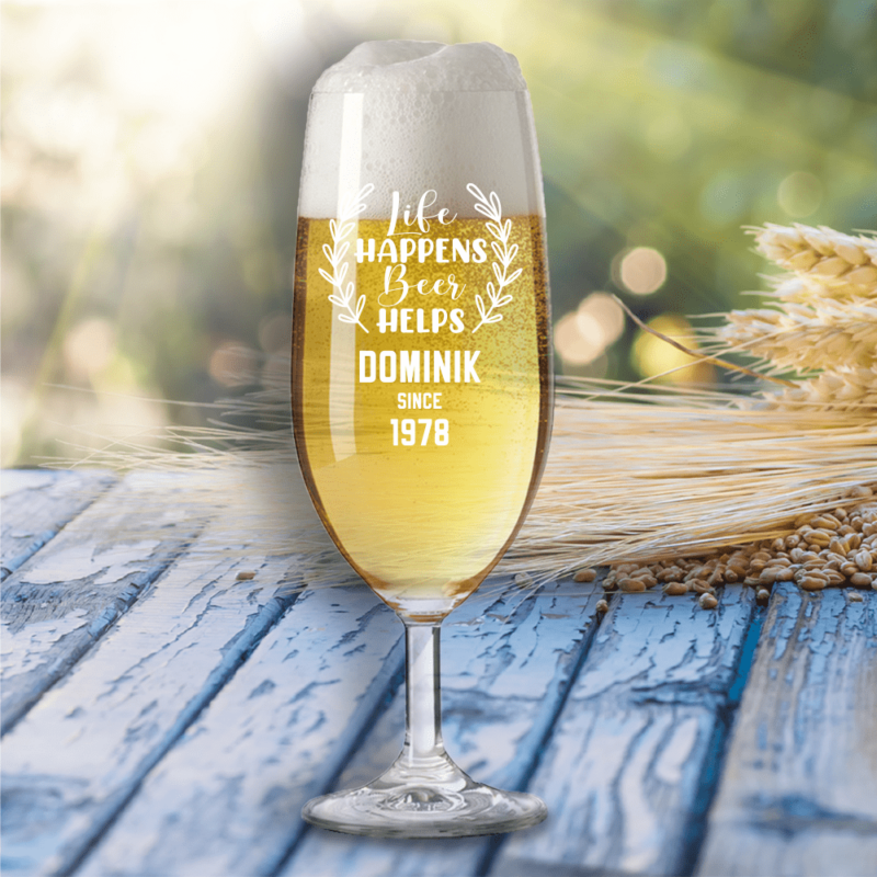 Bild von   bierglas life happens beer helpng | Individuelle 🎁 persönliche 🎁 personalisierte Geschenke bedruckt ▪ bestickt ▪ graviert