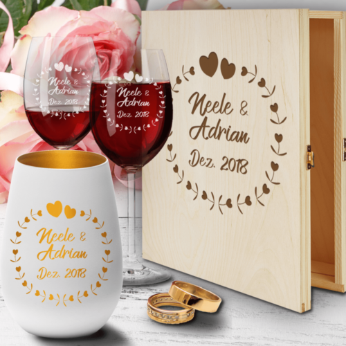 Geschenkbox aus Holz zur Hochzeit mit Rotweingläsern und Windlicht...