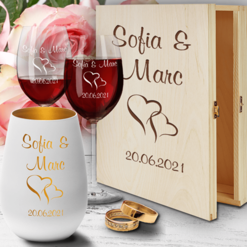 Weingläser zur Hochzeit mit Rotweingläsern und Windlicht in...