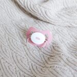 Bild von   schnuller mit namen set roasjpg | Individuelle 🎁 persönliche 🎁 personalisierte Geschenke bedruckt ▪ bestickt ▪ graviert