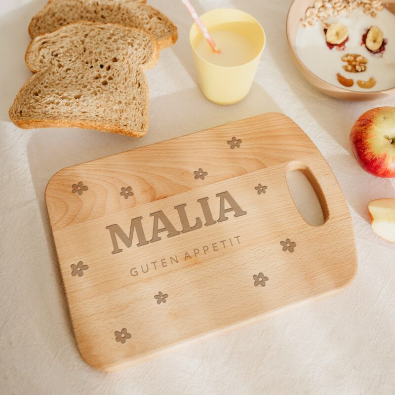 Bild von   fruehstueckbrettchen mit namenjpg | Individuelle 🎁 persönliche 🎁 personalisierte Geschenke bedruckt ▪ bestickt ▪ graviert