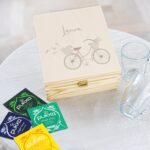 Bild von   teekiste mit gravur  glaeserjpg | Individuelle 🎁 persönliche 🎁 personalisierte Geschenke bedruckt ▪ bestickt ▪ graviert