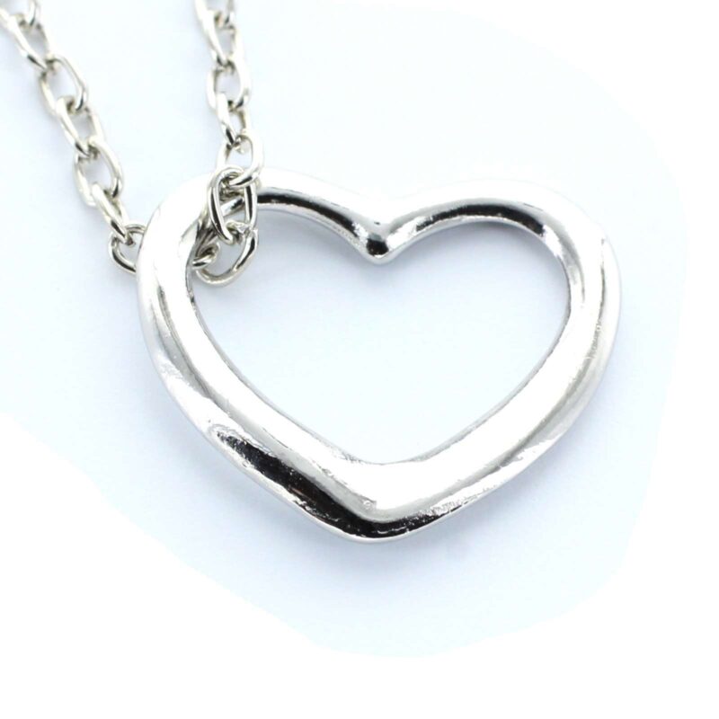 Bild von   halskette mit herz anhaengerjpg | Individuelle 🎁 persönliche 🎁 personalisierte Geschenke bedruckt ▪ bestickt ▪ graviert