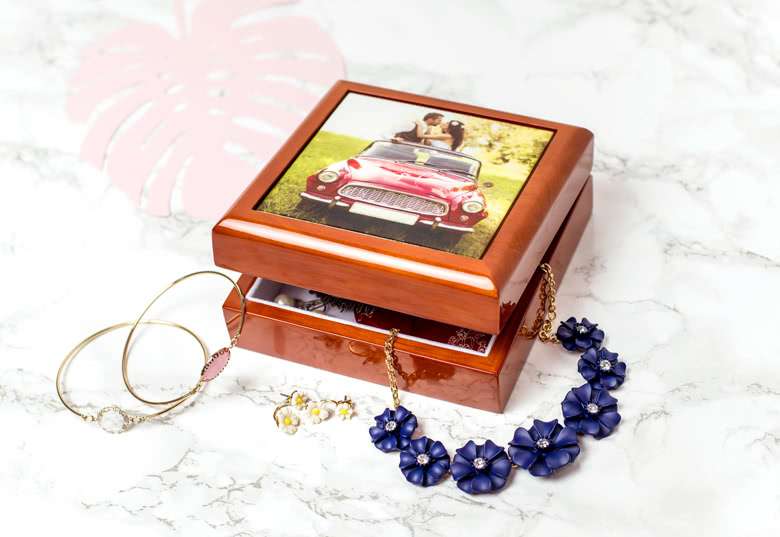 Bild von   schmuckkaestchenjpg | Individuelle 🎁 persönliche 🎁 personalisierte Geschenke bedruckt ▪ bestickt ▪ graviert