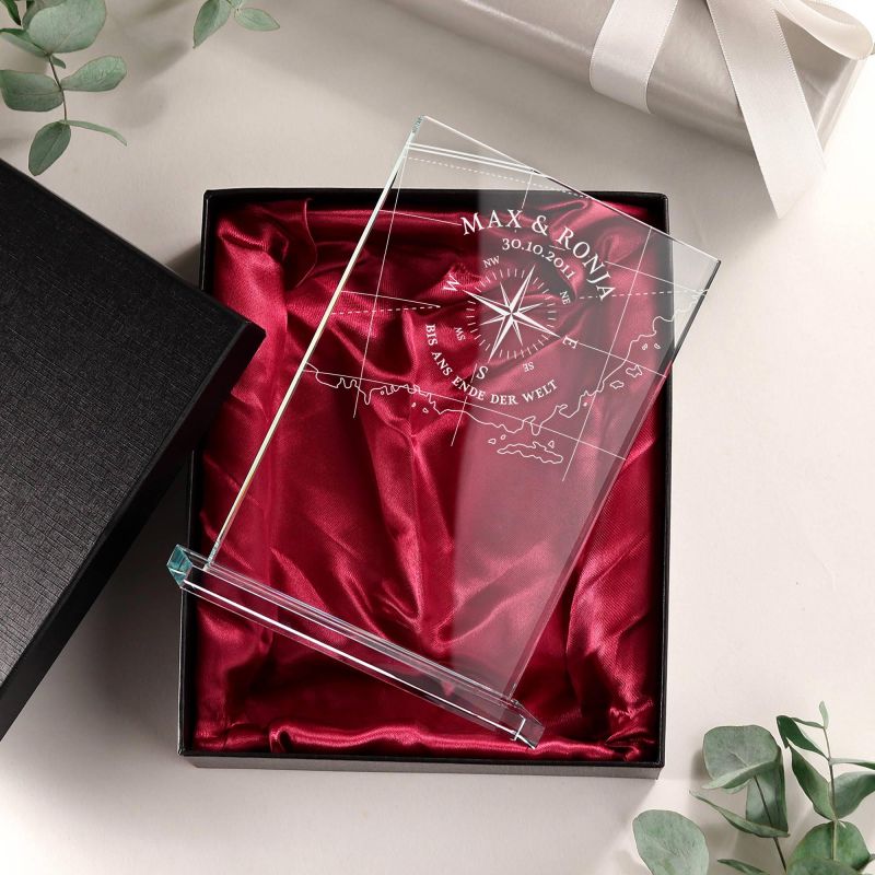 Glas Pokal mit Gravur – Liebeskompass  Individuelle 🎁 persönliche 🎁 personalisierte  Geschenke bedruckt ▫ bestickt ▫ graviert