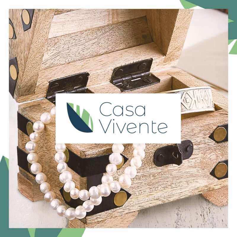Bild von   kleine schatztruhe mit gravurjpg | Individuelle 🎁 persönliche 🎁 personalisierte Geschenke bedruckt ▪ bestickt ▪ graviert