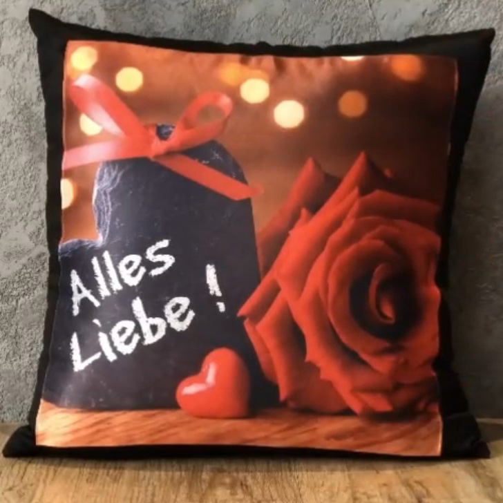 Bild von   fotokissen schwarzjpg | Individuelle 🎁 persönliche 🎁 personalisierte Geschenke bedruckt ▪ bestickt ▪ graviert