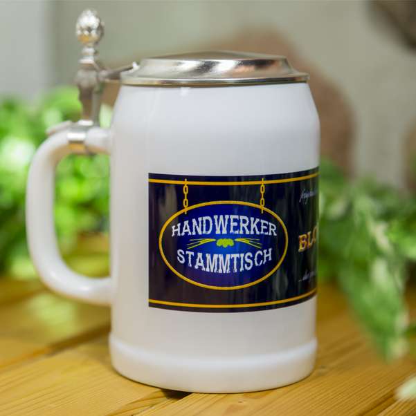 Bierkrug mit Deckel