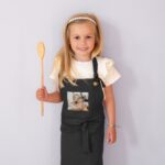🖼️ 284674-1-kinderschuerze-bedrucken-sch.jpg | Individuelle 🎁 persönliche 🎁 personalisierte Geschenke bedruckt ▪ bestickt ▪ graviert Bild von kinderschuerze bedrucken schjpg | Individuelle 🎁 persönliche 🎁 personalisierte Geschenke bedruckt ▪ bestickt ▪ graviert