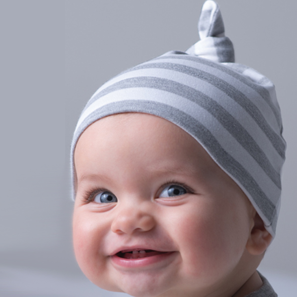 Babymütze mit Streifen