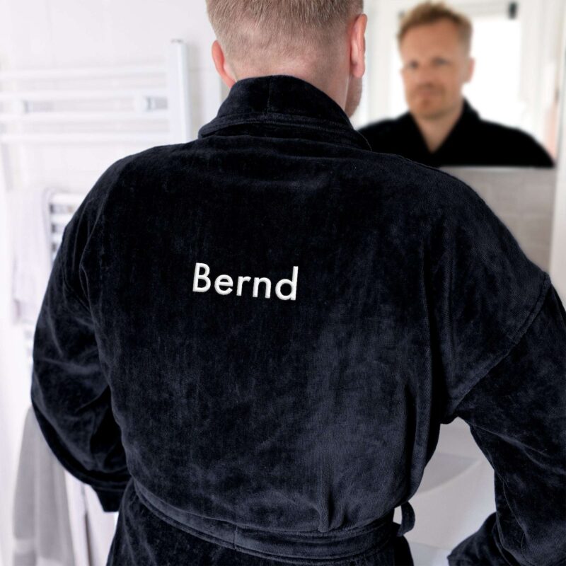 Bild von   bademantel mit namen herrenjpg | Individuelle 🎁 persönliche 🎁 personalisierte Geschenke bedruckt ▪ bestickt ▪ graviert