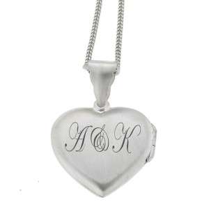 Bild von   herzfoermiger medaillon anhaenjpg | Individuelle 🎁 persönliche 🎁 personalisierte Geschenke bedruckt ▪ bestickt ▪ graviert