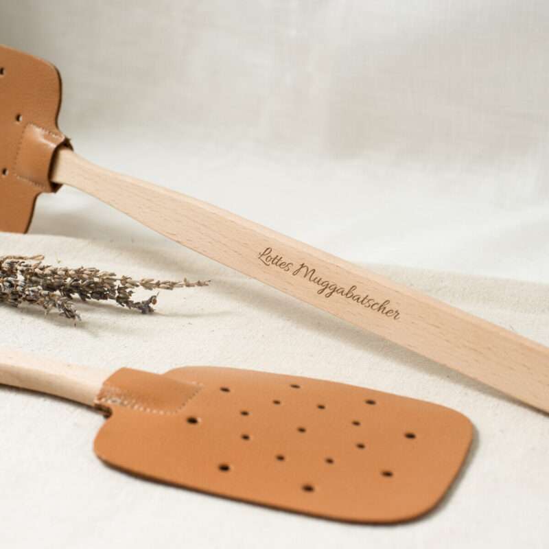 Bild von   fliegenklatsche buchenholz ljpg | Individuelle 🎁 persönliche 🎁 personalisierte Geschenke bedruckt ▪ bestickt ▪ graviert