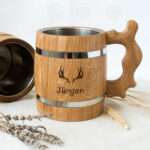 🖼️ 331046-1-bierkrug-eichenholz-mit-indivi.jpg | Individuelle 🎁 persönliche 🎁 personalisierte Geschenke bedruckt ▪ bestickt ▪ graviert Bild von bierkrug eichenholz mit indivijpg | Individuelle 🎁 persönliche 🎁 personalisierte Geschenke bedruckt ▪ bestickt ▪ graviert