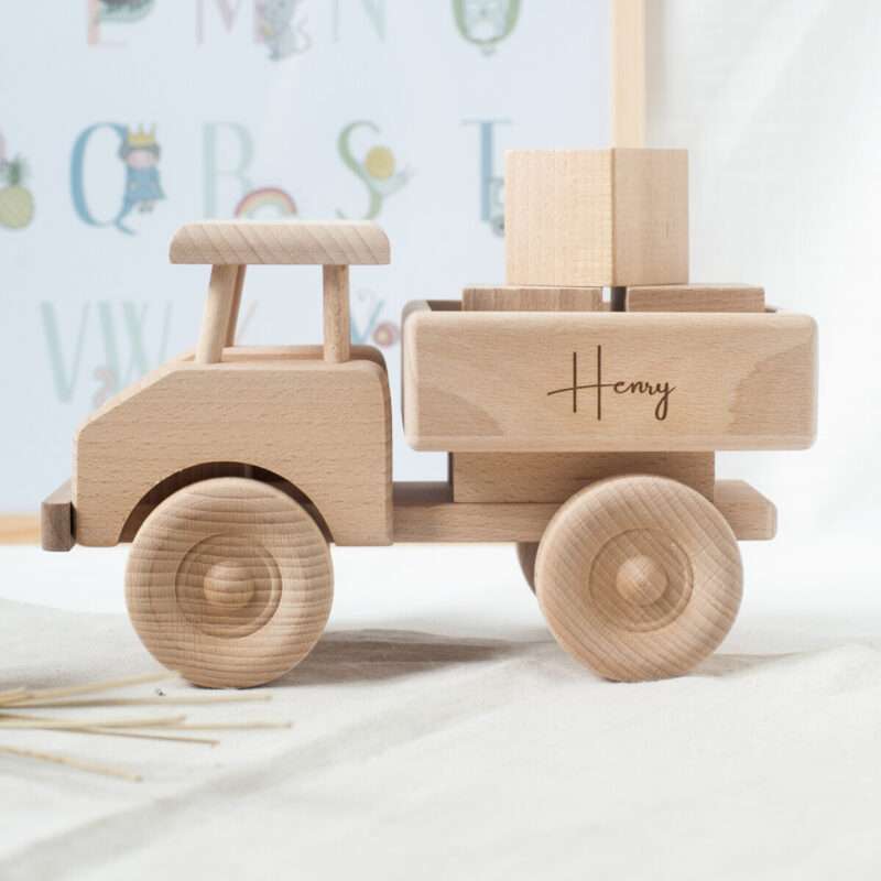 Lastwagen Buchenholz mit individueller Gravur