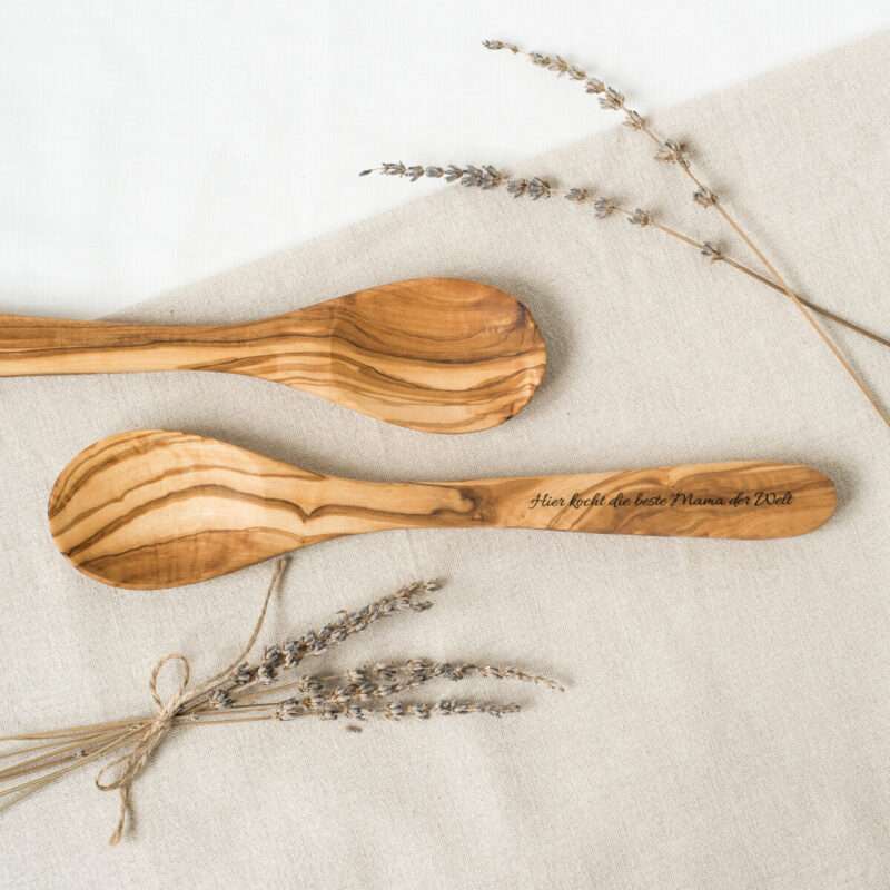 Bild von   olivenholz kochloeffel flacherjpg | Individuelle 🎁 persönliche 🎁 personalisierte Geschenke bedruckt ▪ bestickt ▪ graviert
