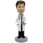 Bild von   d comicfigur vom foto arztjpg | Individuelle 🎁 persönliche 🎁 personalisierte Geschenke bedruckt ▪ bestickt ▪ graviert