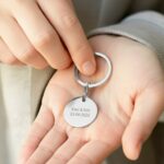 Bild von   schluesselanhaenger mit gravurjpg | Individuelle 🎁 persönliche 🎁 personalisierte Geschenke bedruckt ▪ bestickt ▪ graviert