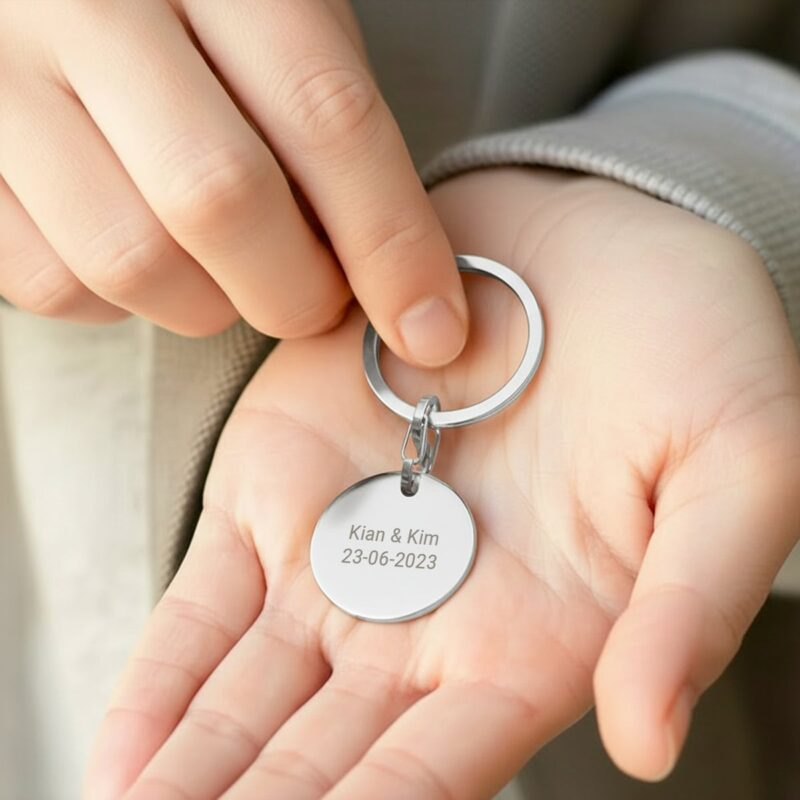 Bild von   schluesselanhaenger mit gravurjpg | Individuelle 🎁 persönliche 🎁 personalisierte Geschenke bedruckt ▪ bestickt ▪ graviert