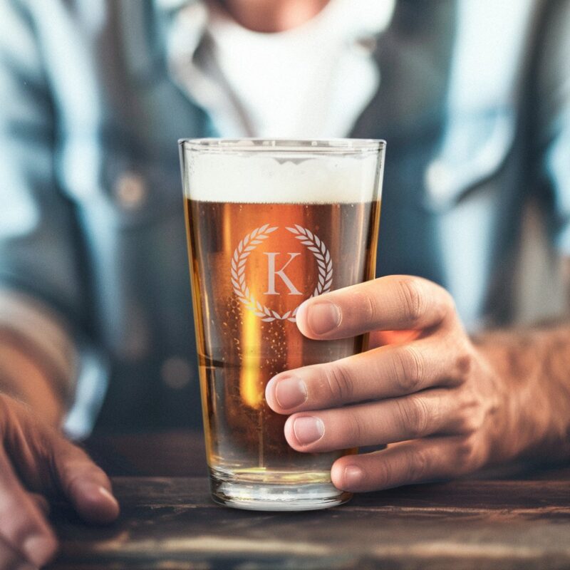Bild von   bierglas mit gravurjpg | Individuelle 🎁 persönliche 🎁 personalisierte Geschenke bedruckt ▪ bestickt ▪ graviert