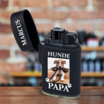 Bild von   sturmfeuerzeug hundepapa mit fjpg | Individuelle 🎁 persönliche 🎁 personalisierte Geschenke bedruckt ▪ bestickt ▪ graviert