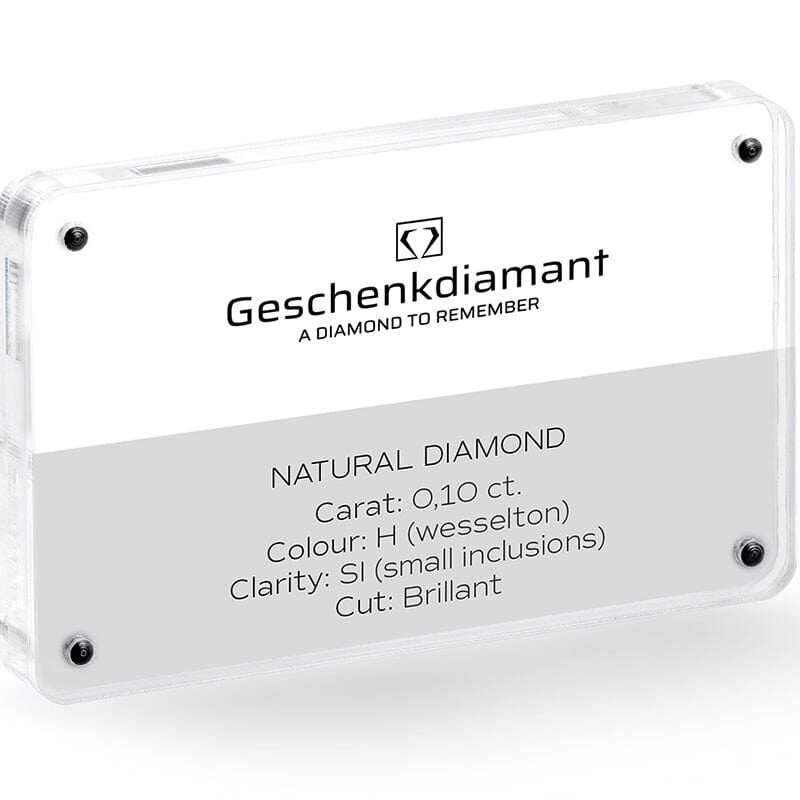 Clear acrylic display with a card reading: Natural Diamond, 0.10 ct, color H (Wesselton), clarity SI, cut Brillant, Geschenkdiamant