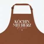 Bild von   kochschuerze koechin mit herzjpg | Individuelle 🎁 persönliche 🎁 personalisierte Geschenke bedruckt ▪ bestickt ▪ graviert