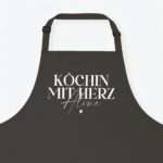 Bild von   kochschuerze koechin mit herzjpg | Individuelle 🎁 persönliche 🎁 personalisierte Geschenke bedruckt ▪ bestickt ▪ graviert