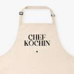Bild von   kochschuerze chefkoechin beigejpg | Individuelle 🎁 persönliche 🎁 personalisierte Geschenke bedruckt ▪ bestickt ▪ graviert