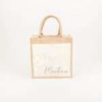 Bild von   jutetasche name groesse mjpg | Individuelle 🎁 persönliche 🎁 personalisierte Geschenke bedruckt ▪ bestickt ▪ graviert