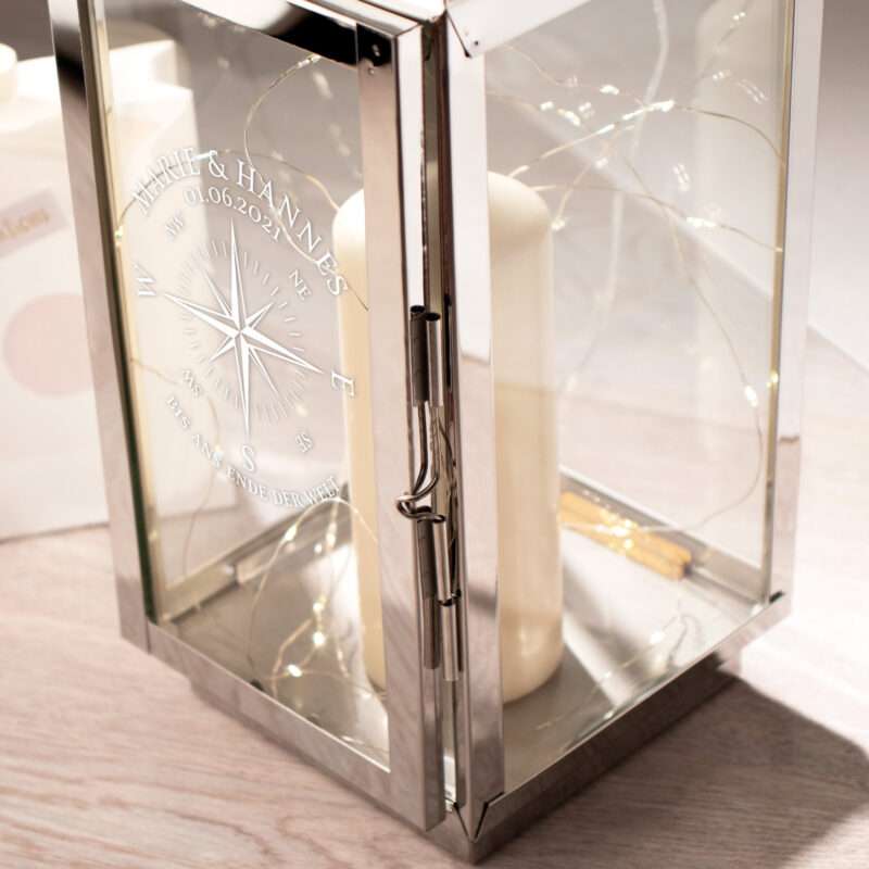 Bild von   laterne mit gravur kompass ljpg | Individuelle 🎁 persönliche 🎁 personalisierte Geschenke bedruckt ▪ bestickt ▪ graviert