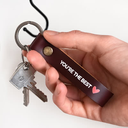 Bild von   leder schluesselanhaengerjpg | Individuelle 🎁 persönliche 🎁 personalisierte Geschenke bedruckt ▪ bestickt ▪ graviert
